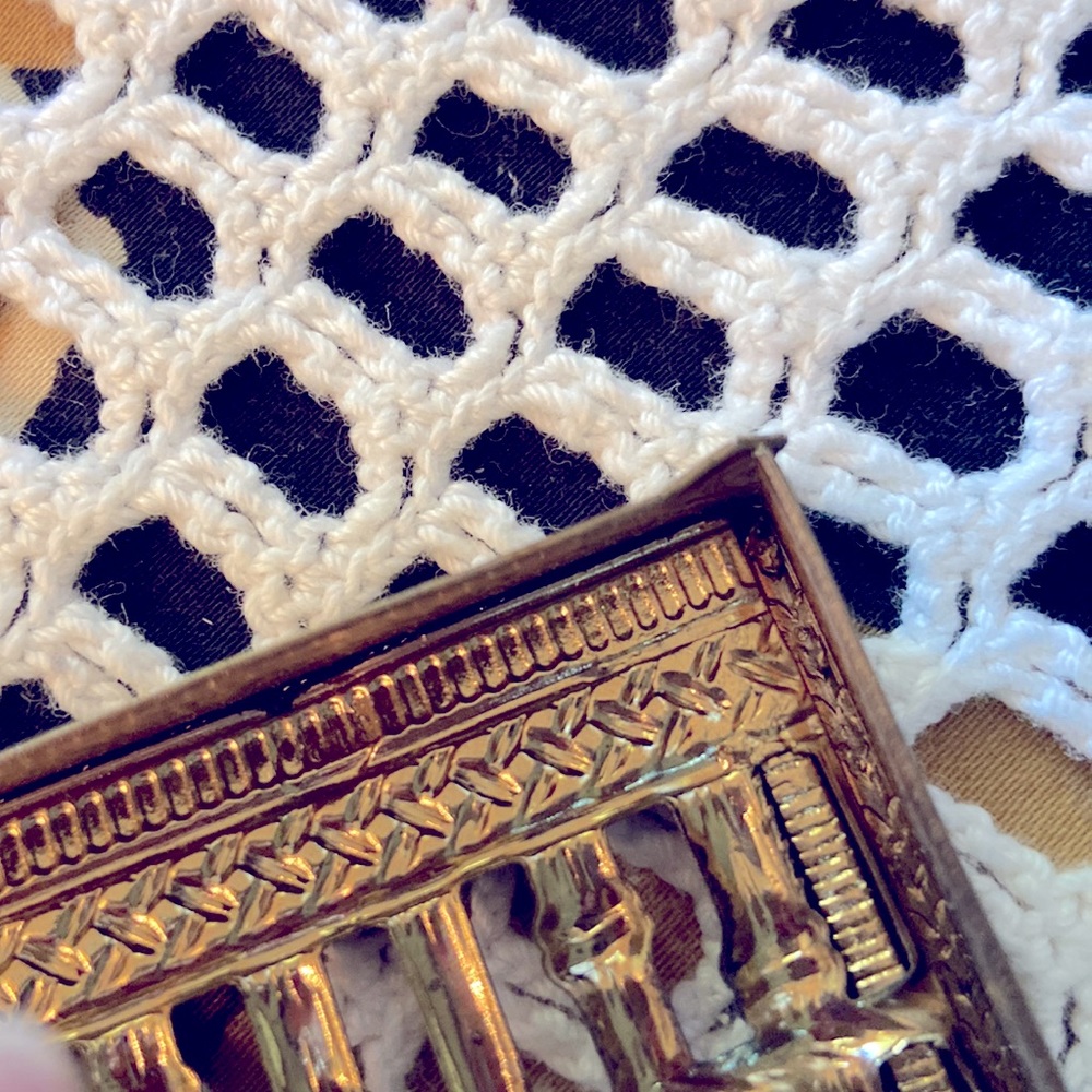 Vintage Gold Tissue Box - Picture 4 of 4